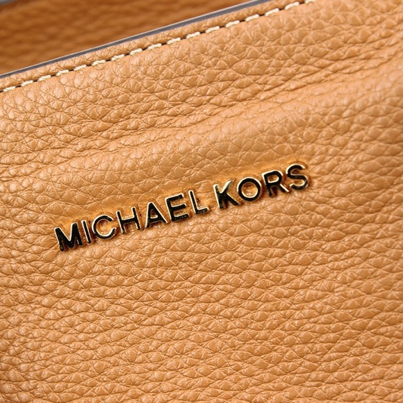 Michael Kors Mae Large EW Drawstring Tote - Picture 4 of 8